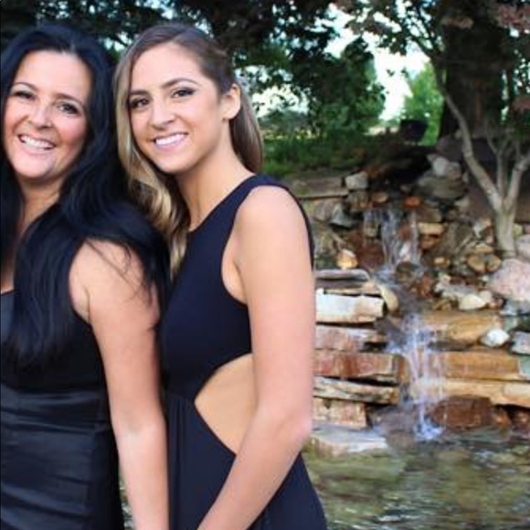 BCBGMAXAZRia Sz 0-2 stunning cutout - Picture 7 of 8